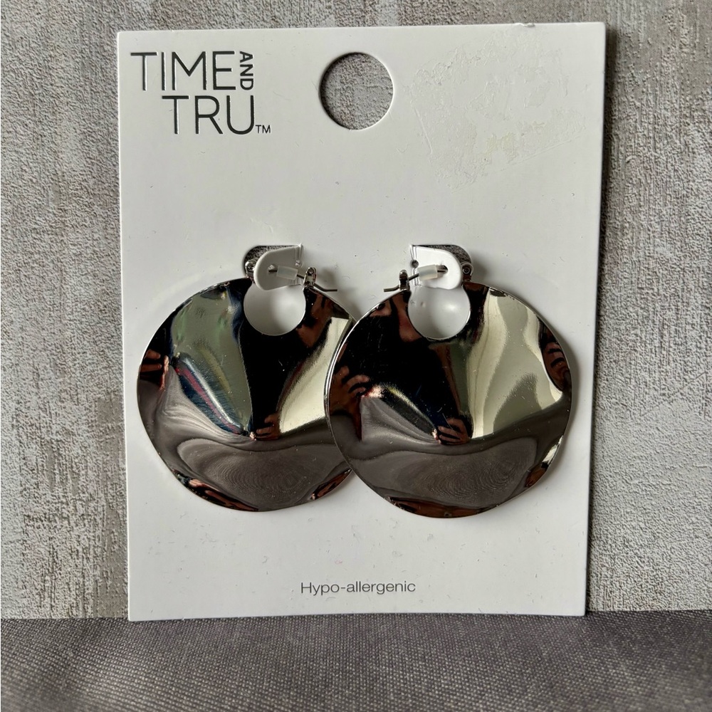 Time and Tru Shiny Silver Tone Disc Earrings